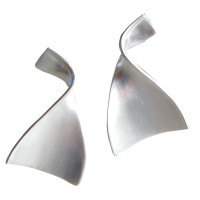 zartfliessende Eleganz am Ohr zartfliessende Eleganz am Ohr