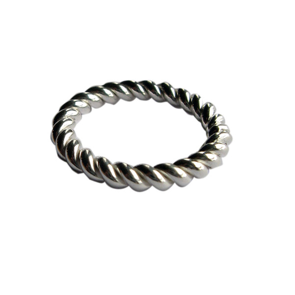 Ring aus gedrehtem Silberdraht. Durchmesser ca. 3,5 mm