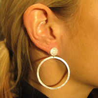 eine runde Sache am Ohr. 925er Silber eine runde Sache am Ohr. 925er Silber