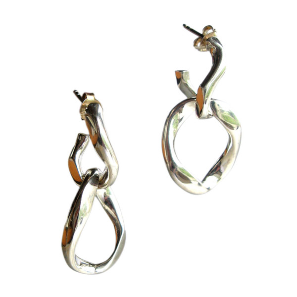 Zweiteiliger Ohrschmuck.