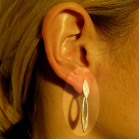 beweglicher Ohrstecker aus Silber beweglicher Ohrstecker aus Silber