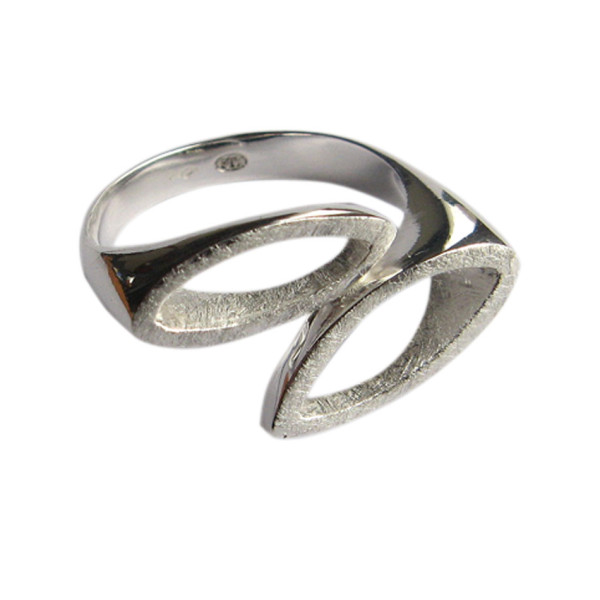 Ring aus massivem Silber. 