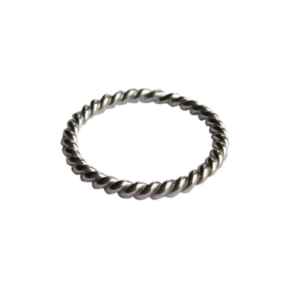 Ring aus gedrehtem Silberdraht. Durchmesser ca. 2 mm