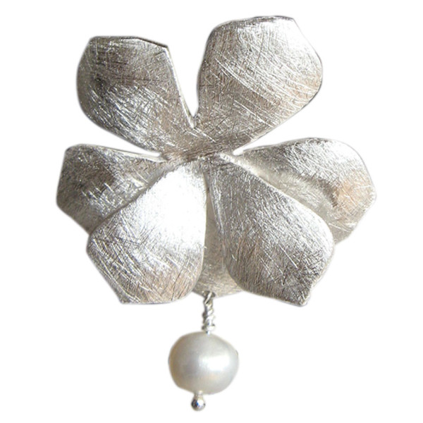 Blütenhänger mit Perle.